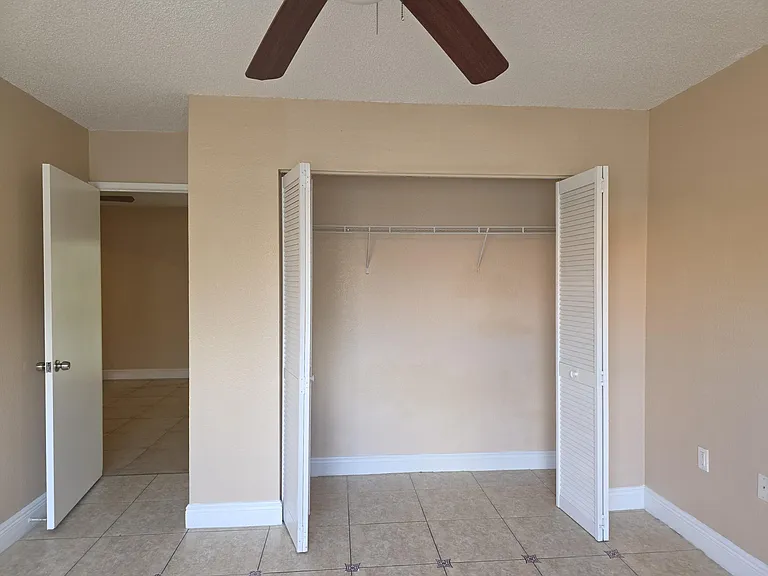 1542 Lake Crystal Dr #H — Photo 23