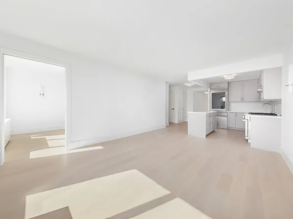 300 East 59th Street image 4 of 11