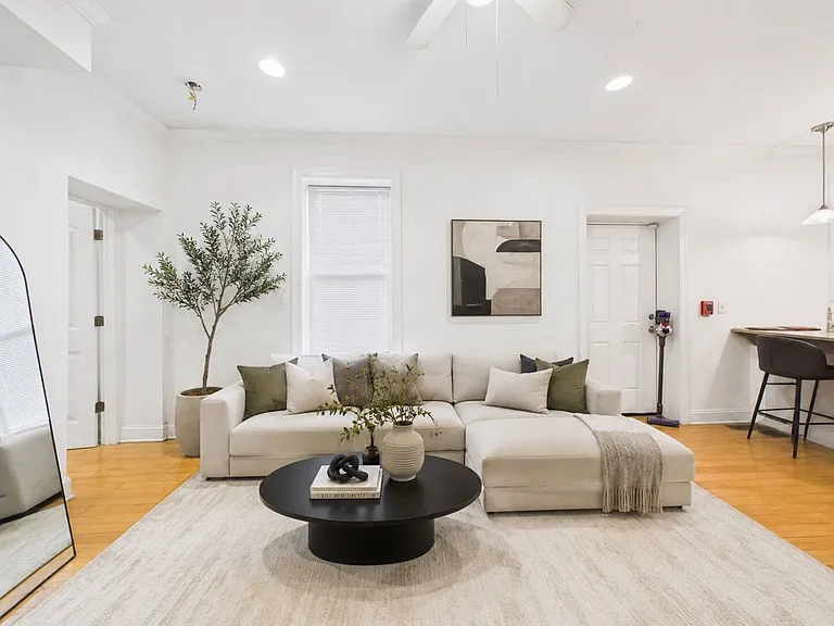 1621 Green Street — Photo 8
