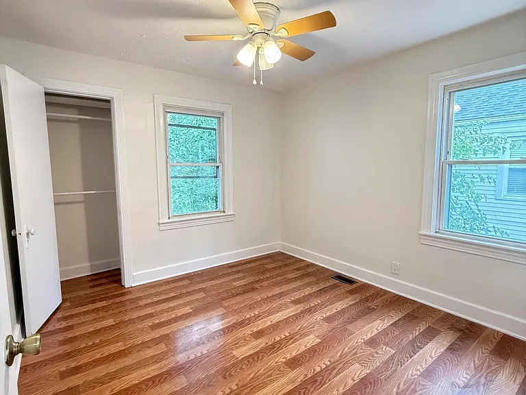 1105 Beecher St — Photo 6