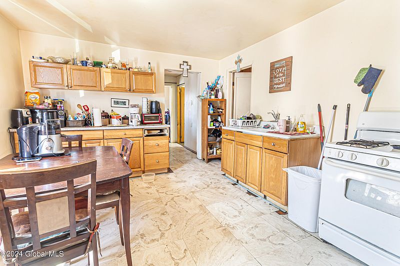 5th image of 14 Kimball St