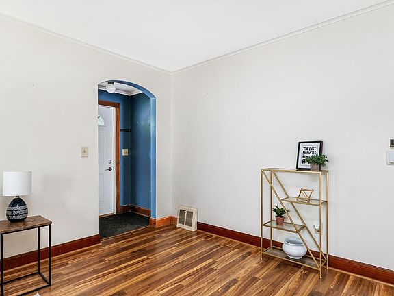 3rd image of 2126 W 18th St