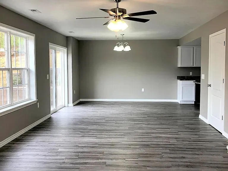 3 bed, 2.5 bath, $1,895 — Photo 3