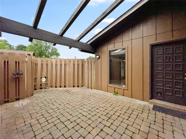 504 Whitehall Ct, Belleville, IL 62223