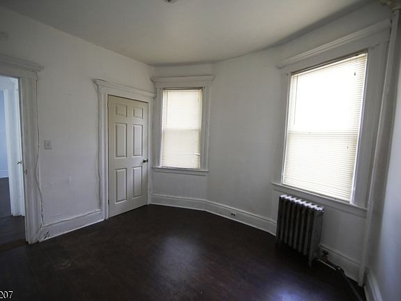 5th image of 117 Shepard Ave