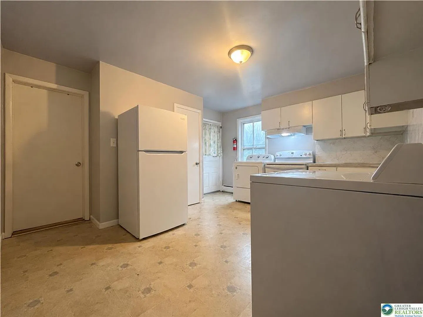 515 W Washington St — Photo 3