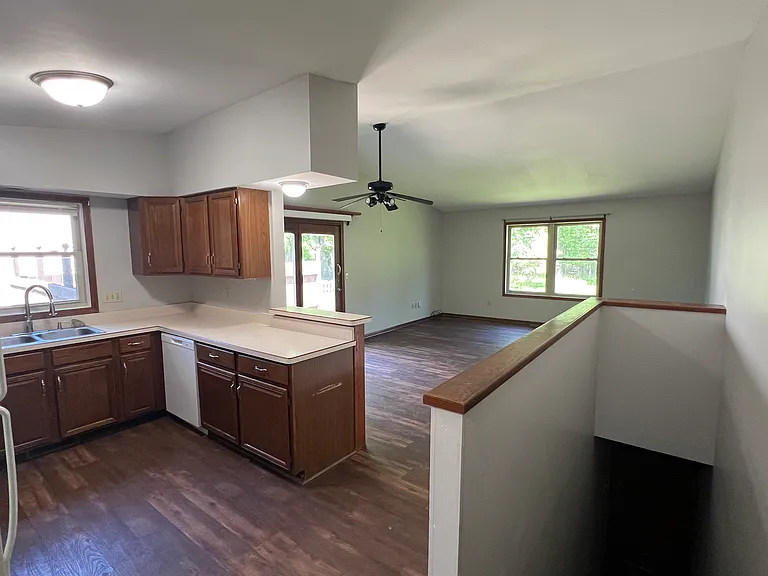 626 Plainfield Ct — Photo 4