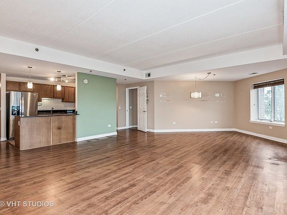 4th image of 865 E 22nd St APT 428