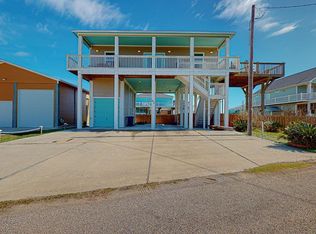 942 Seadrift Dr, Crystal Beach, TX 77650