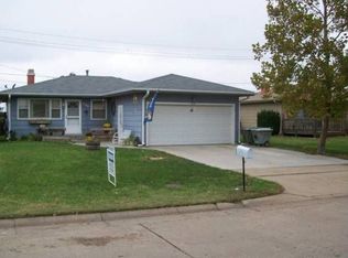 746 Willow Dr, Salina, KS 67401