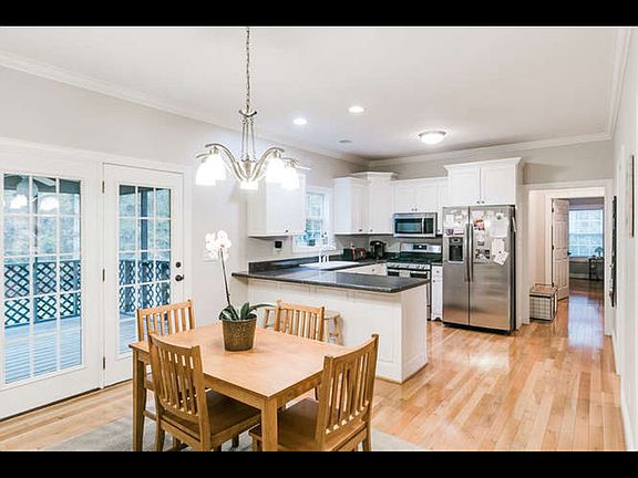 5th image of 109 Meadow Green Dr