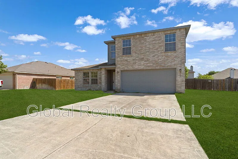 4 bed, 2.5 bath, 2476 sqft, $1,850 — Photo 3