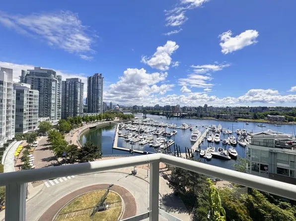 1201 Marinaside Cres #1005, Vancouver, BC V6Z 2V2