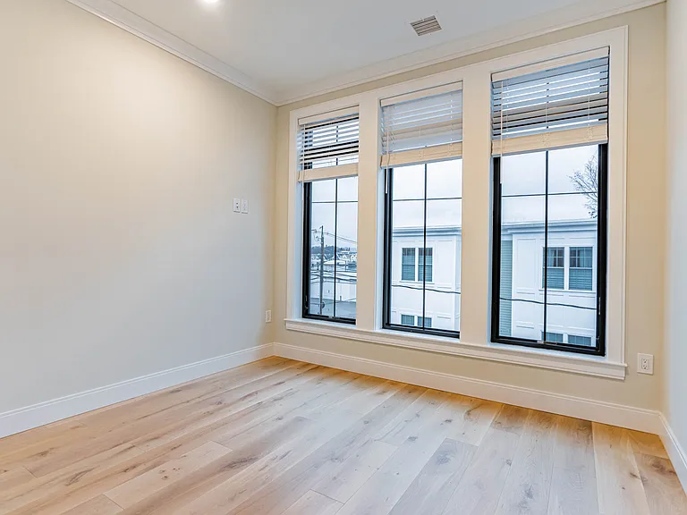 157 Everett St #202 — Photo 3