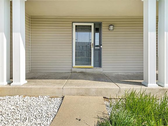 3rd image of 801 Wenstone Park Dr