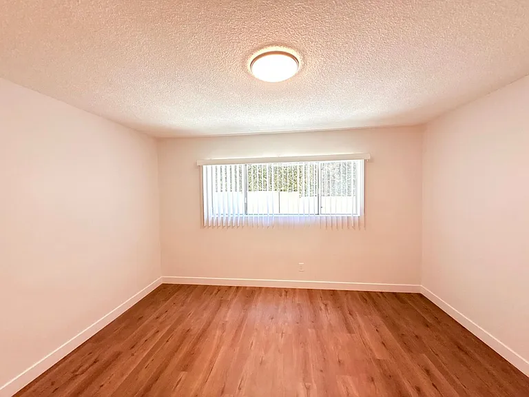853 W Beach Avenue — Photo 20