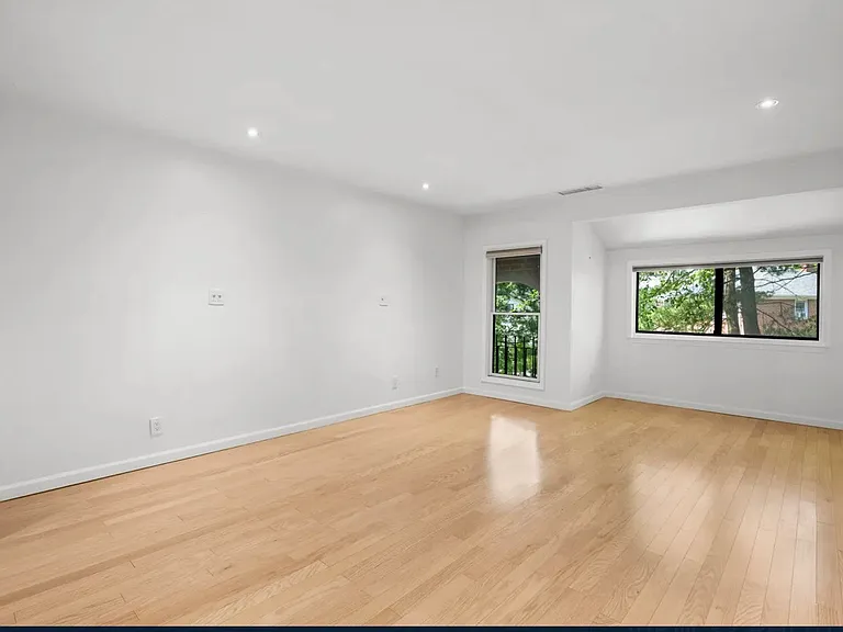 18 Bronxville Glen Dr #11 — Photo 9