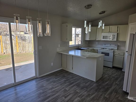 3rd image of 517 Pennsylvania Ct