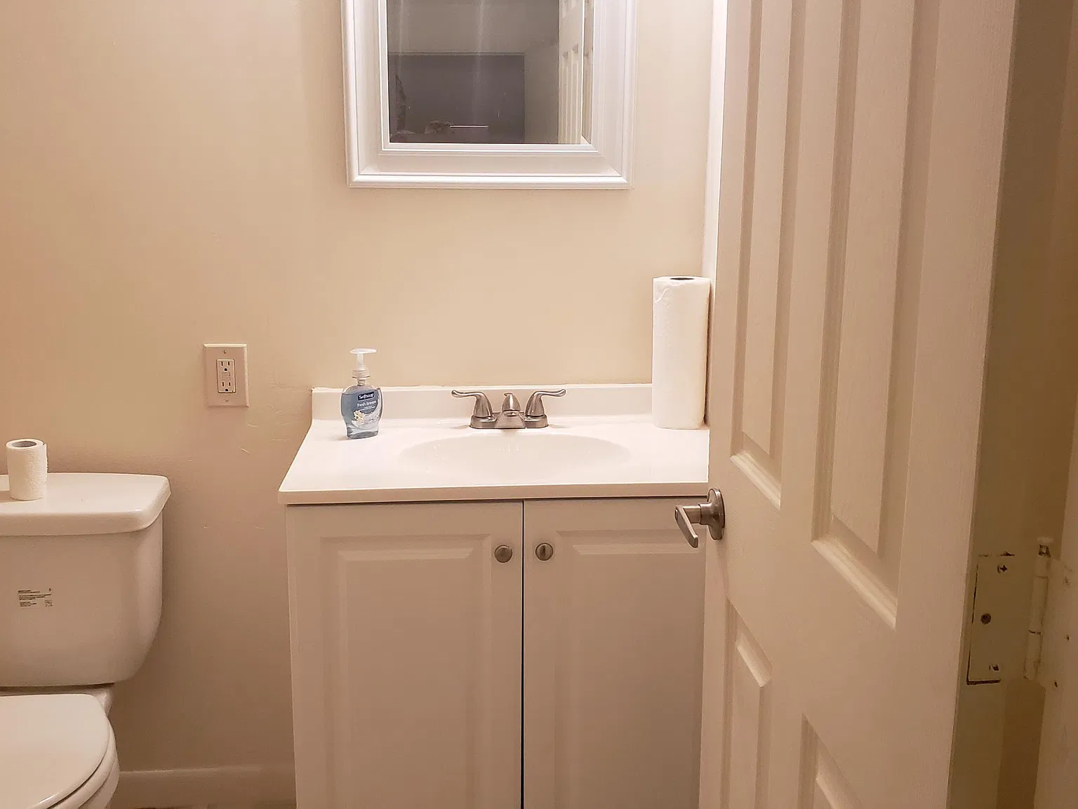 2 bed, 2.5 bath, 1242 sqft, $2,300 — Photo 3