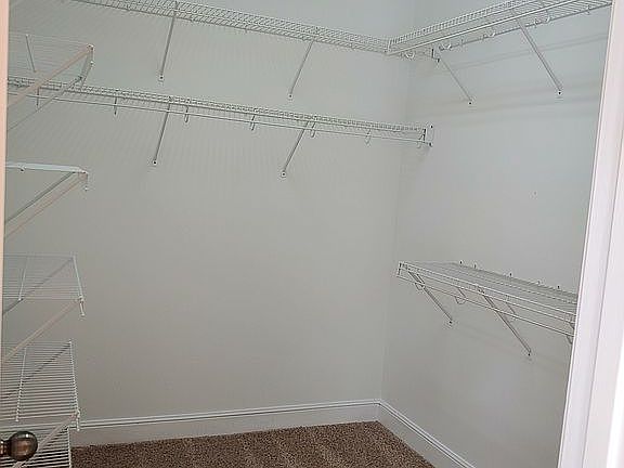 Walk-in Closet 2