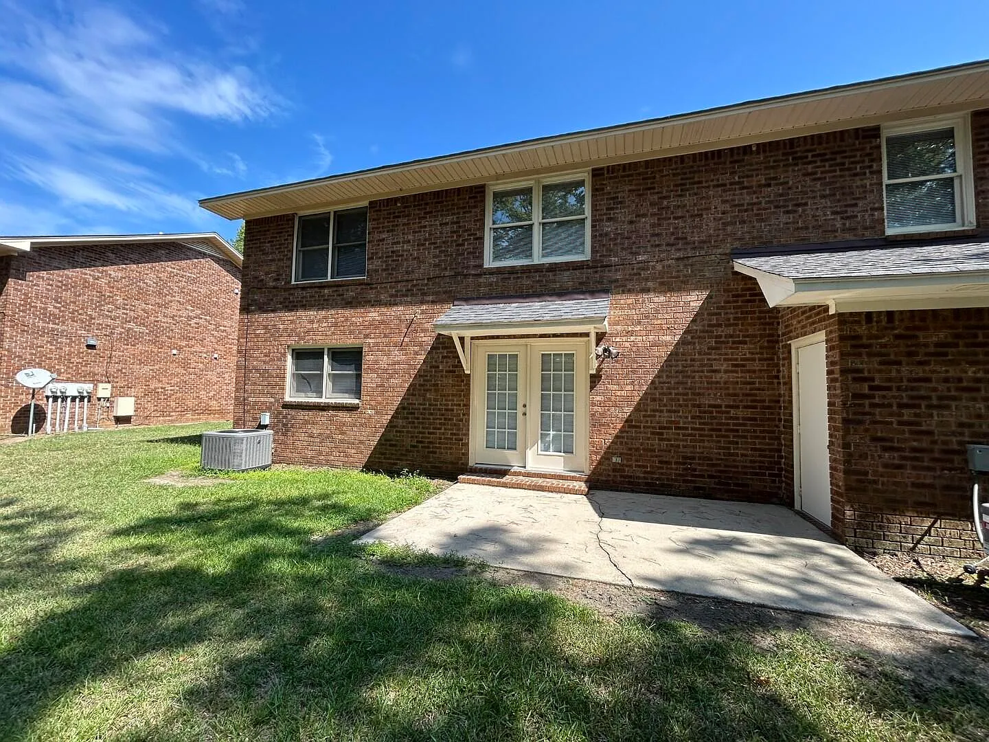 2 bed, 2.0 bath, 1100 sqft, $1,100 — Photo 2