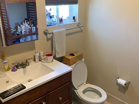 4th image of 250 Alosta Dr