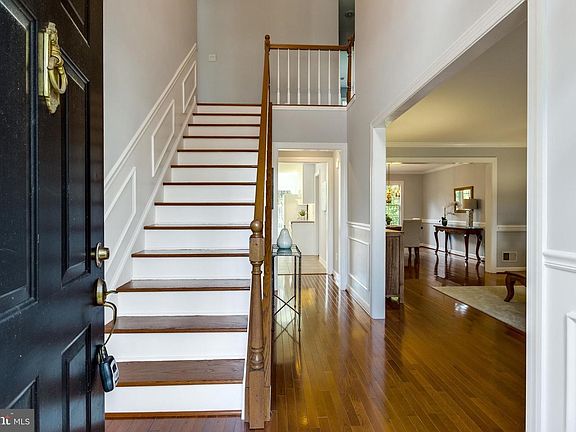 2nd image of 3104 Worthington Cir