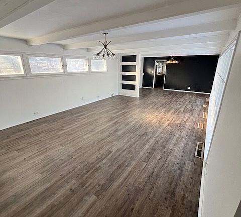 5th image of 4827 N Knoxville Ave