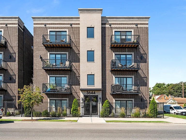 3638-44 N Harlem Ave — Photo 2