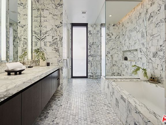 4th image of 8420 W Sunset Blvd #801