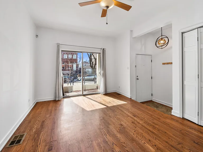 1420 W Erie St #1F — Photo 7