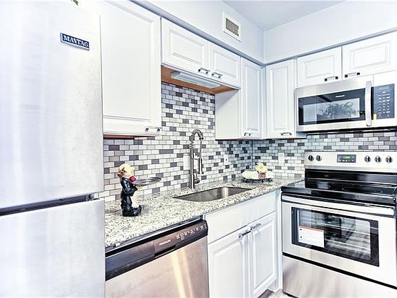3rd image of 1840 Burton Dr APT 212