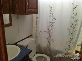 27200 Sheffield Ln, Lebanon, MO 65536