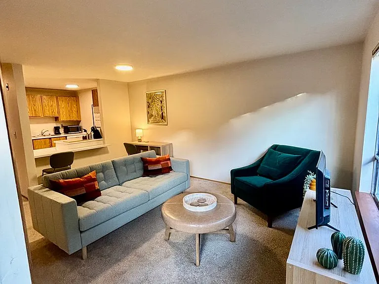 Kelly Anne Apartments — Photo 42