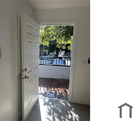 2 bed, 650 sqft, $2,300 — Photo 4
