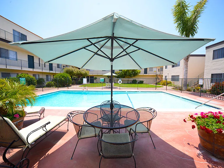 Ocean View Townhomes sun deck and swimming pool