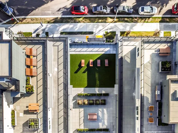 2002 Saint George St #505, Pt Moody, BC V3H 0N4