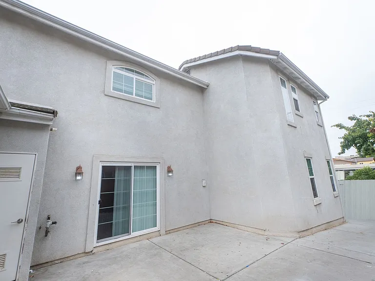 511 Stork St — Photo 38