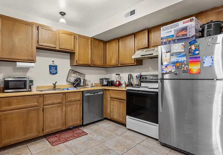 72 W 880 N #10 — Photo 3