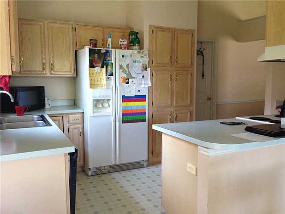 5th image of 110 NE Ivy Pl