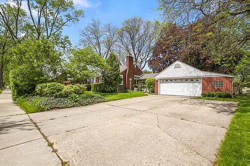 5th image of 13660 Winchester Ave