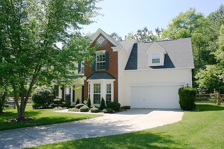 Beautifully landscaped cul de sac lot...