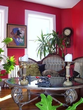 Living room in red