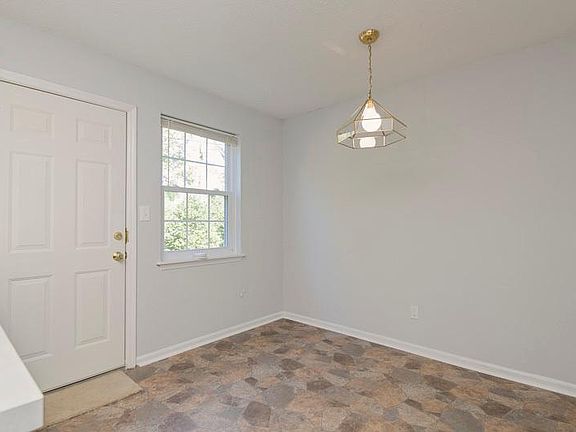 2nd image of 1002 Willow Dr APT 14