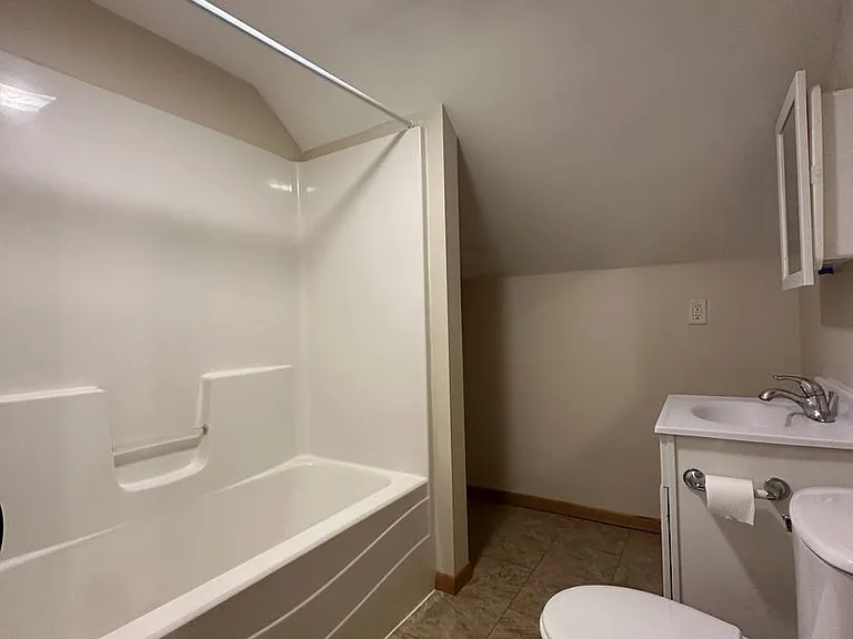 640 Charles Ave — Photo 13