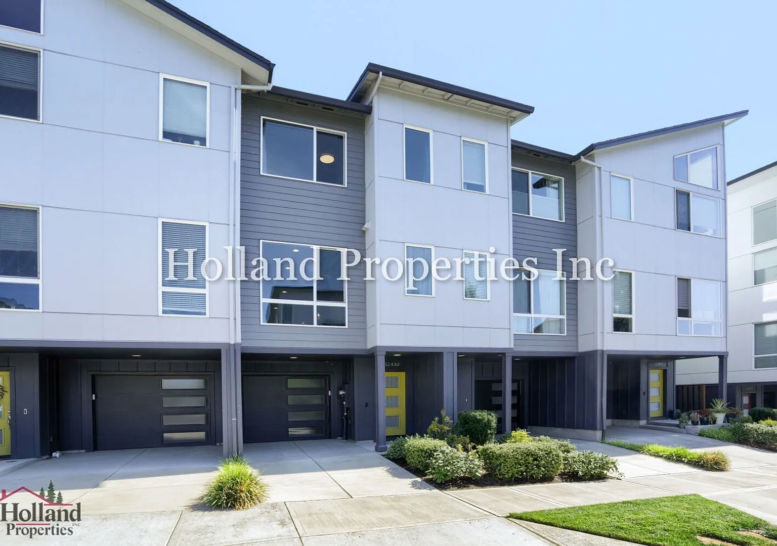Private 2BR Beaverton Retreat Backing to Green Space with EV-Ready Garage — Photo 2