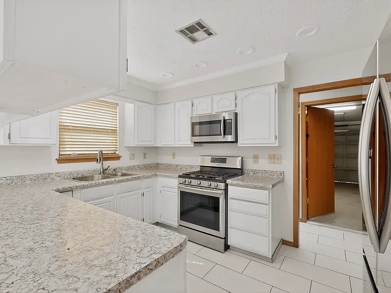 711 Windmill Dr — Photo 13