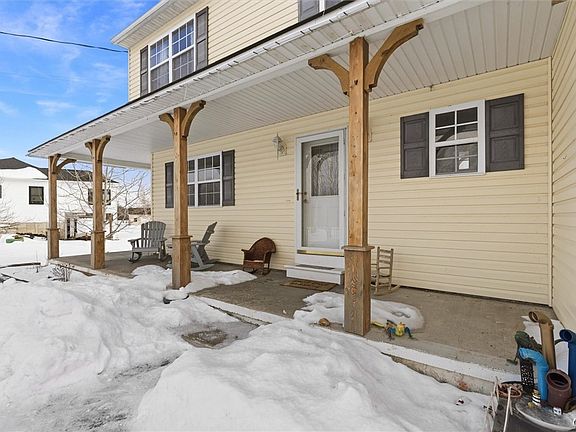 2nd image of 512 Shackelton Point Rd