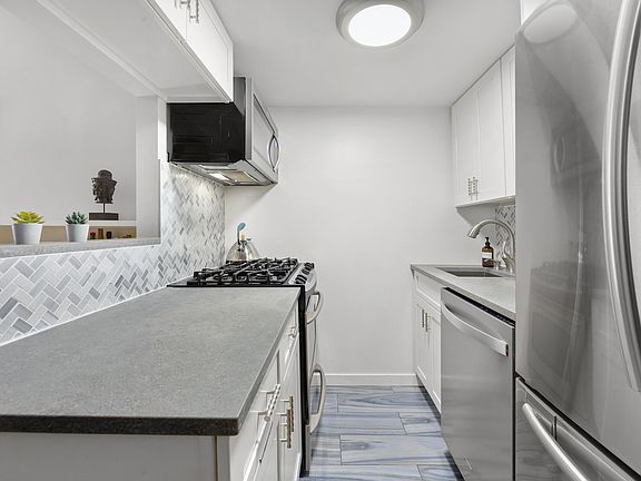 2nd image of 170 E 92nd St APT 1B