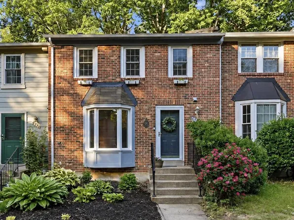 5723 Walnut Wood Ln, Burke, VA 22015